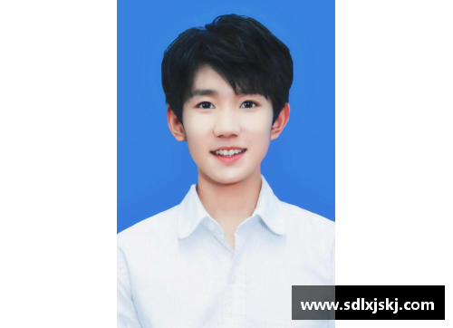 足球明星的证件照揭秘展现他们不为人知的一面与职业生涯的真实瞬间